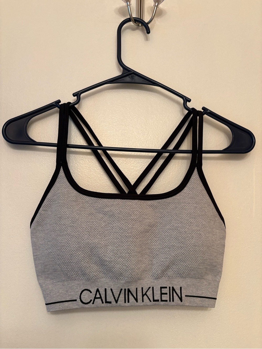 Calvin Klein Performance Gray Seamless Strappy Sports Bra - Size Small